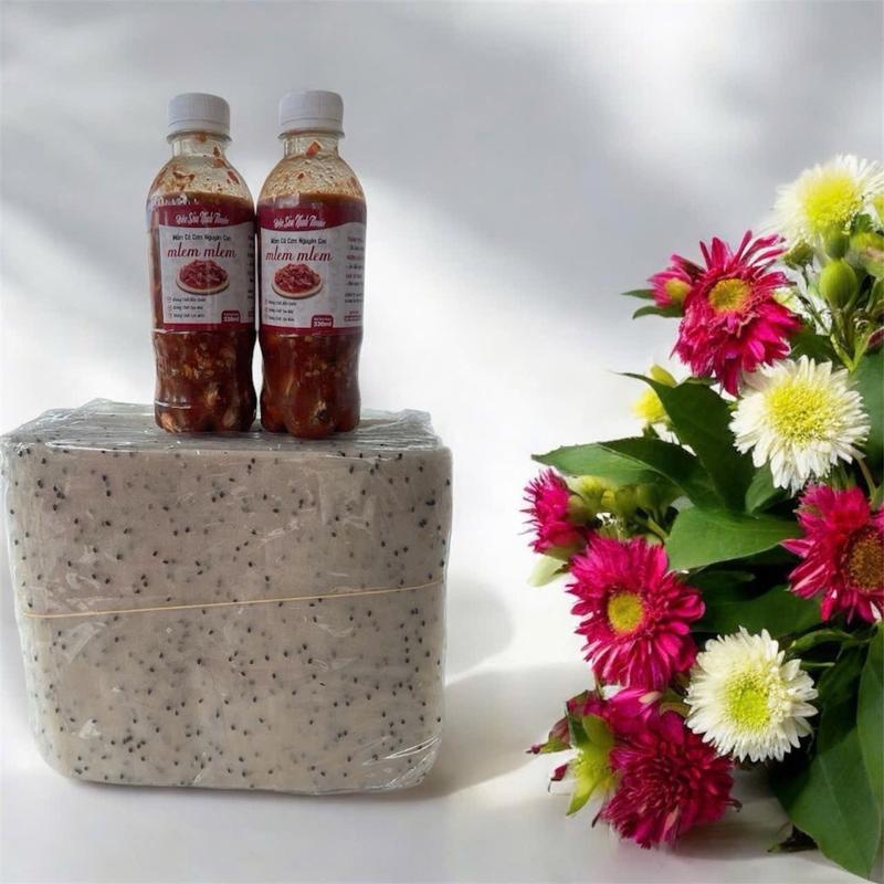 Combo 2kg bánh tráng mè đen Loai 1 và 2 chai mắm nêm cá cơm nguyên con(ĐẶC SẢN PHAN RANG-NINH THUẬN)