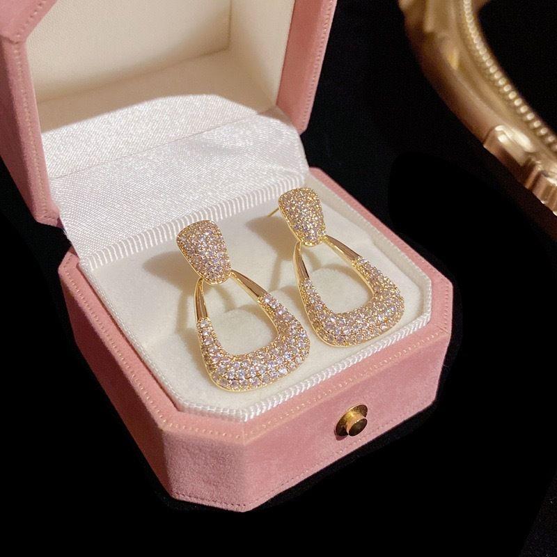 Product Introduction of 2025 New S925 Silver Needle New Niche Design Full Diamond Geometric Earrings Retro Style Versatile Ear Jewelry 1241 0