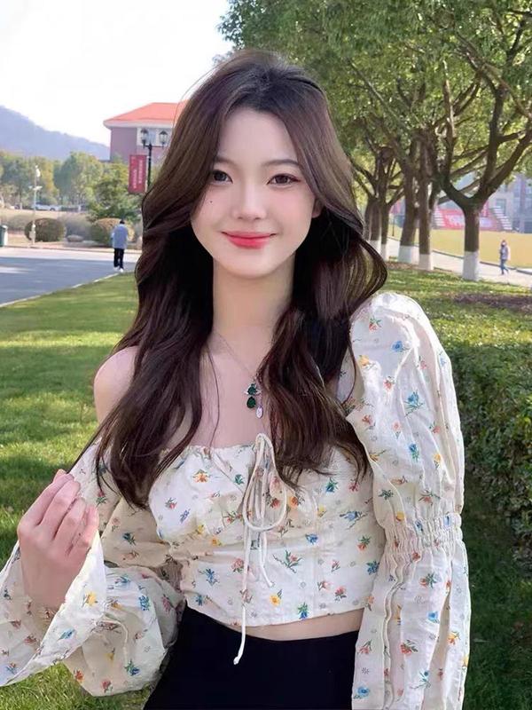 Áo kiểu nữ cổ vuông in hoa tay phồng dáng croptop dễ thương