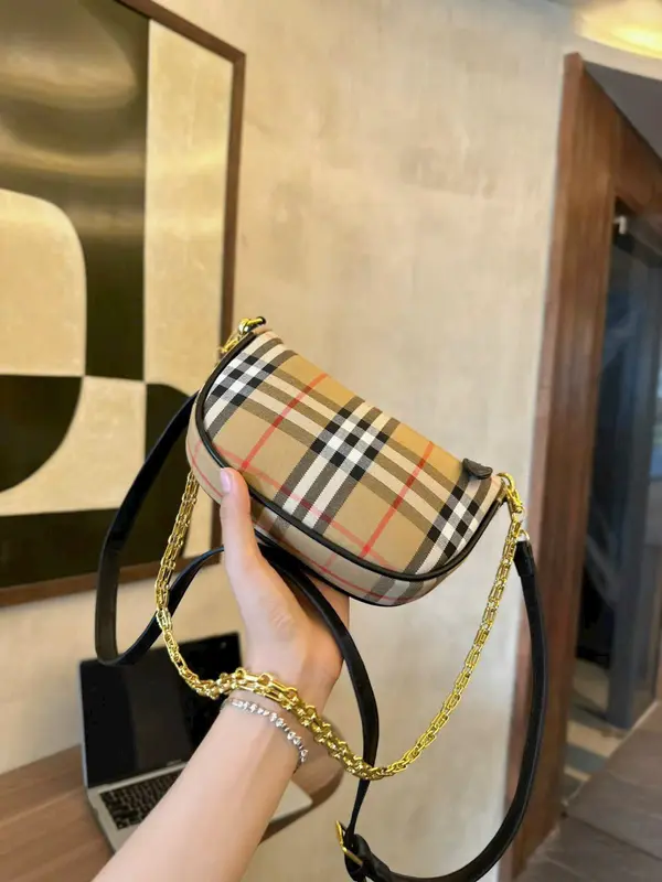 Túi xách nữ kẹp nách kẻ dáng bầu mới nhất 2024 Bag Nhung Đeo Vai Đeo Chéo 2