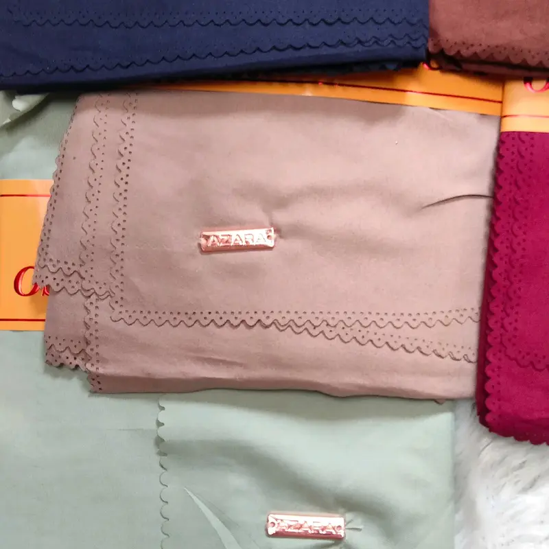 Paket usaha isi 5 jilbab segiempat voal polos Azara metal logo 2