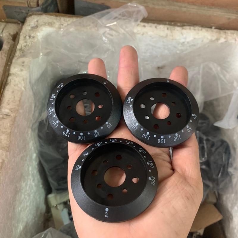 Núm nhựa vạch chia của chỉnh nhiệt của bếp chiên nhúng điện của nồi phở . Núm 110° 120° 200° 300° 320° 3