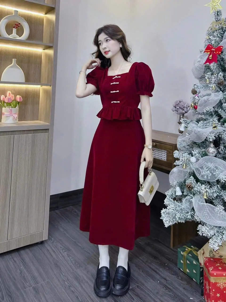 Sét đồ nữ 2 món chất nhung áo cổ vuông đính nút phối chân váy dài trẻ trung duyên dáng