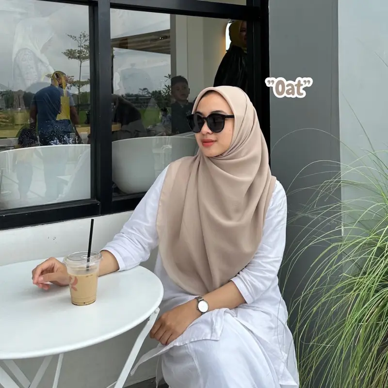 LINDAHIJAB - Jilbab Segi Empat Oval Datar Ukuran 130x130 Square Muslim 2
