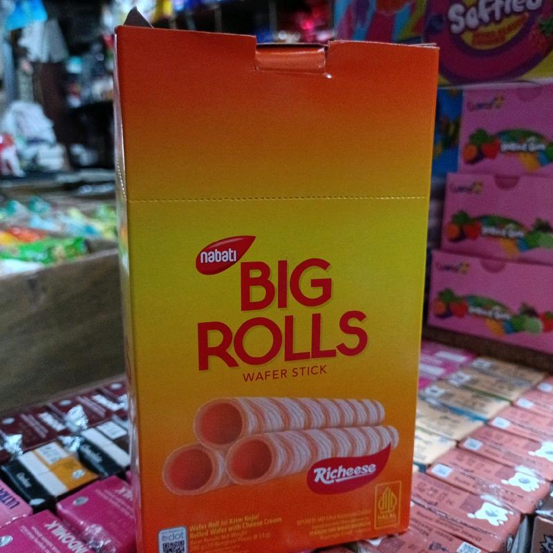 nabati big rolls wafer stick 2