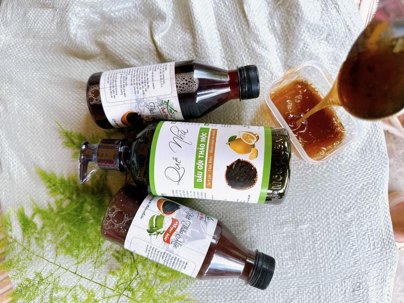 Product Introduction of HÀNG TẶNG Dầu gội Quê Nhà  500ml chống gàu, kiểm soát dầu, bảo vệ màu và dưỡng tóc - tặng 2 tinh chất 2