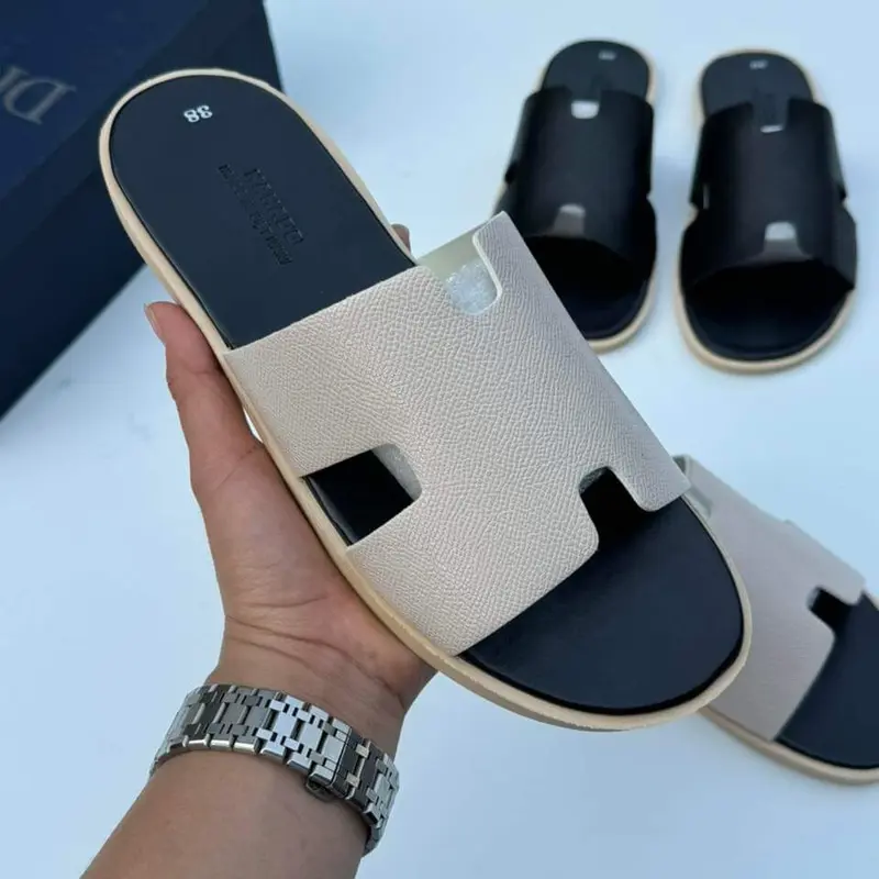 Dép lê thời trang quai ngang Kem đế đen mới. Hàng NAHADO có sẵn đủ size 8