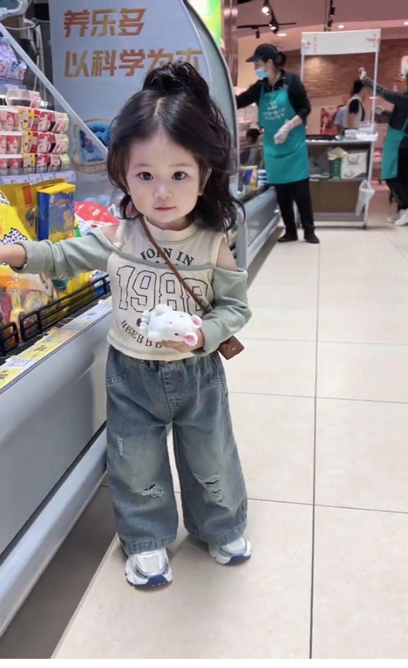 Product Introduction of Korean Children's Clothing Girls' Long Sleeve T-Shirt Spring Stylish Baby Girl Letter Fashion T-Shirt Children's Fake Two-Piece Top 5