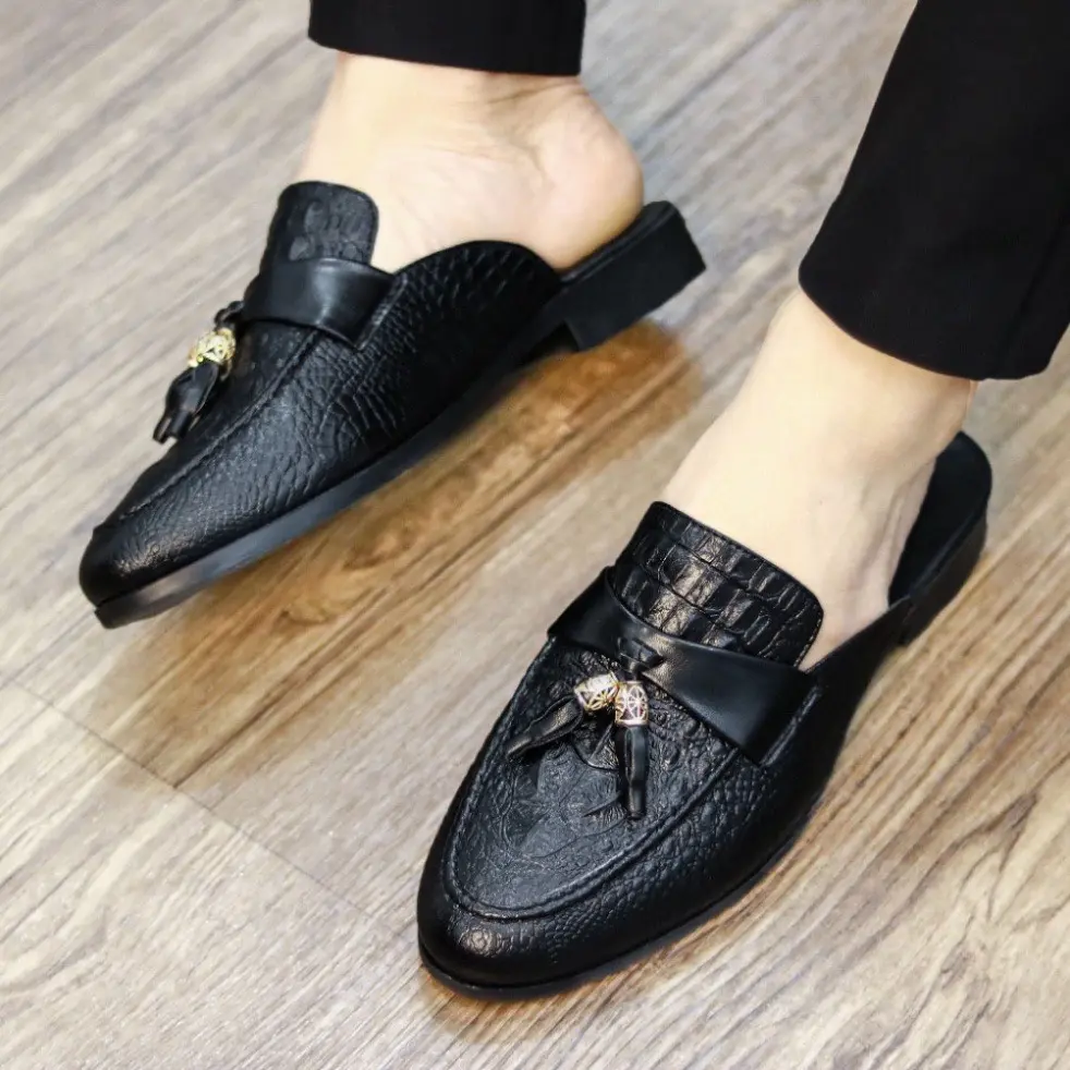 Sục  da nam cao cấp -  Sục nam in vân cá sấu đính chuông hoa  Chất liệu Da Pu Nguyên Tám , đế cao su trống trơn trượt DéP Shoes GiàY Đế Bằng Đồng