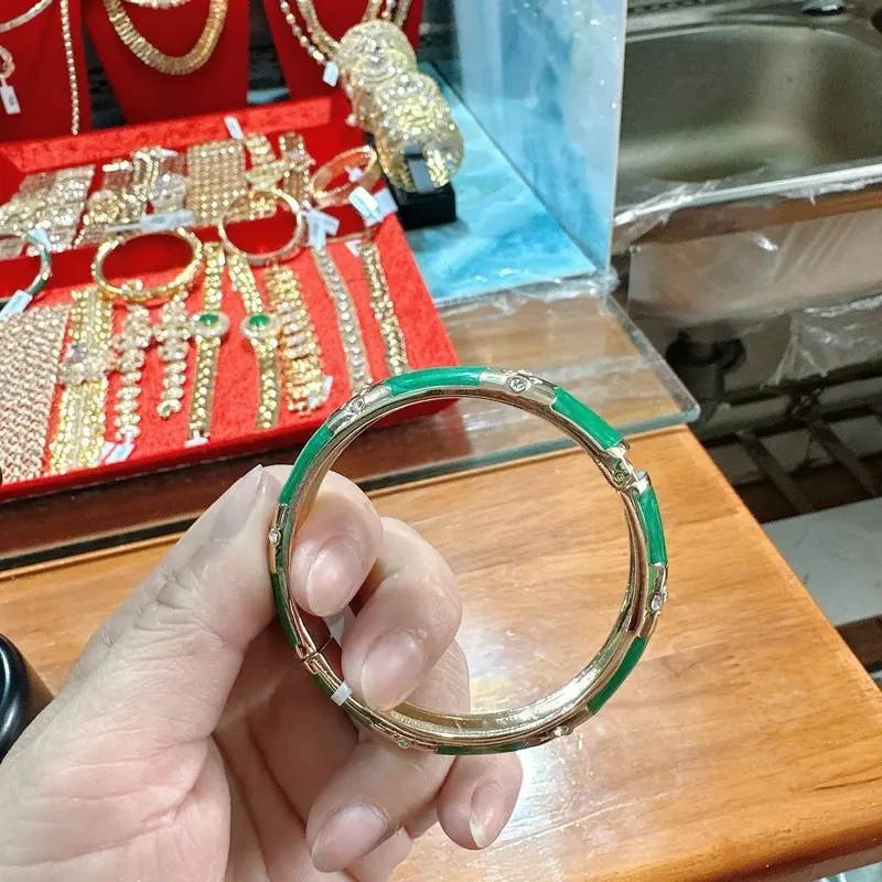 Vòng tay cảm thạch cẩn đồng đỏ 0
