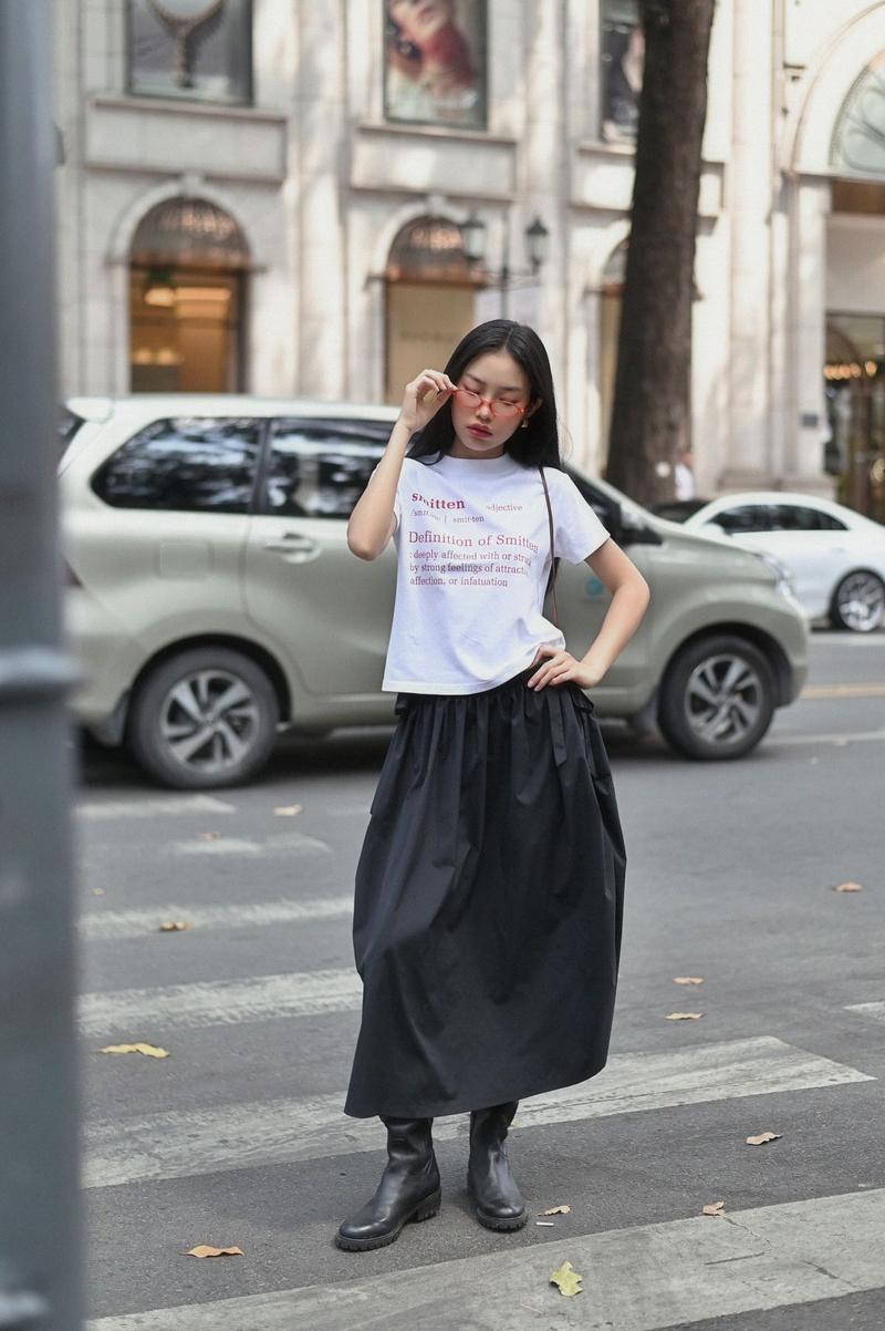 Product Introduction of OLALASTUDIO Áo thun Baby Tee White/Black in họa tiết chữ 9