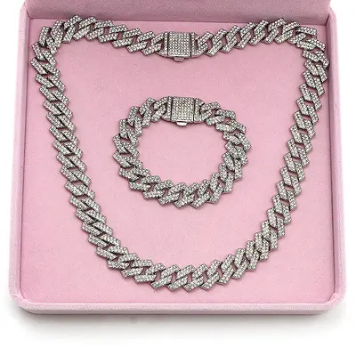 Mejuri Baby Box Chain - TikTok Shop Mejuri Baby Box Chain - TikTok Shop