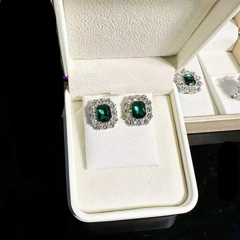 Product Introduction of Simple Super Shiny Elegant Emerald Set Rings Necklace Frosty Style Stud Earrings Online Influencer Necklace TikTok Cross-Border Hot Sale 8