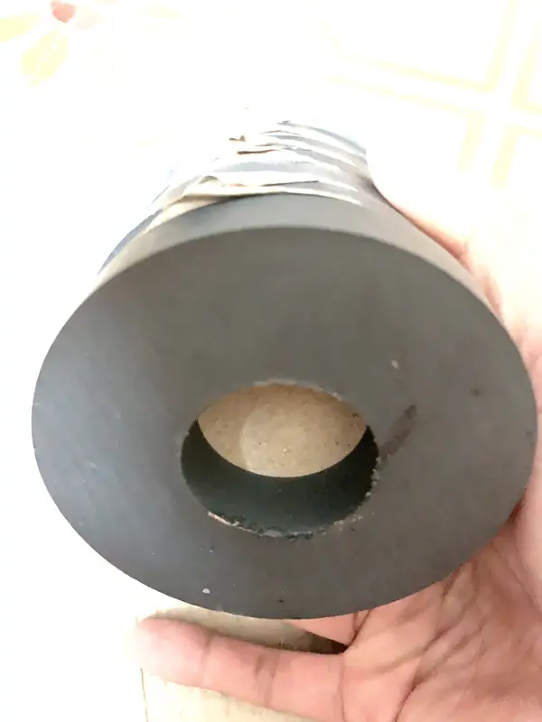 Nam châm đen có lỗ nhiều kích thước 5
