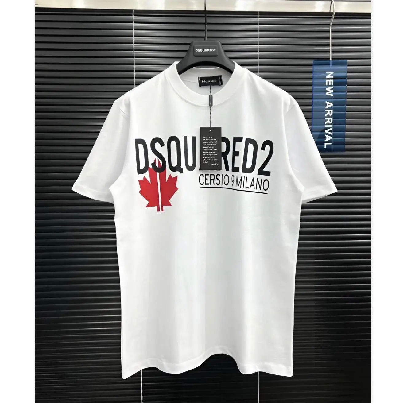 Áo DSQ Milano lá phong đỏ. Áo 2 màu đen trắng, chất liệu 100% cotton mềm mịn, thoáng mát, co dãn 4 chiều. Hottrend New 2025