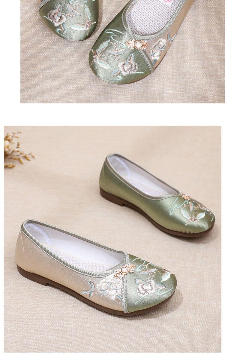 Product Introduction of Spring Autumn Embroidered round Toe Flat Bottom Mom Shoes Retro Style Hanfu Women's Flats Beijing Old School Cloth Shoes 12
