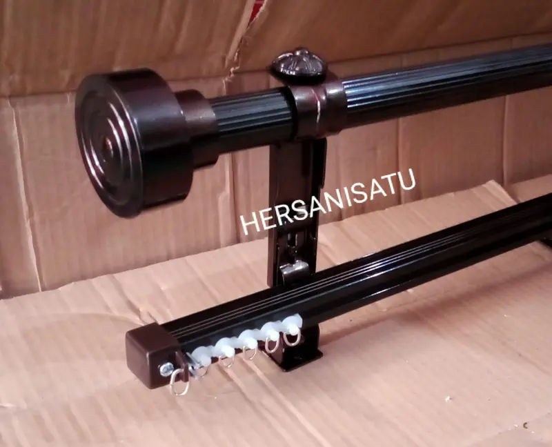 Hersanisatu Besi Gorden Double Fullset Batang Hordeng Ganda dan Rel Vitrase Besi Gorden Double fullset Kayu Dipasang di Dinding Kamar Tidur Pindah Rumah Modern Putih 3