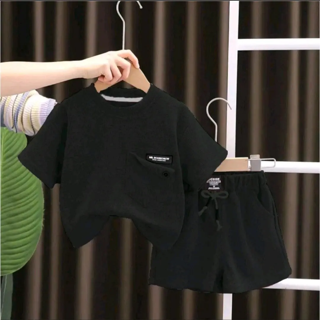 setelan anak laki-laki motif MR scoreo