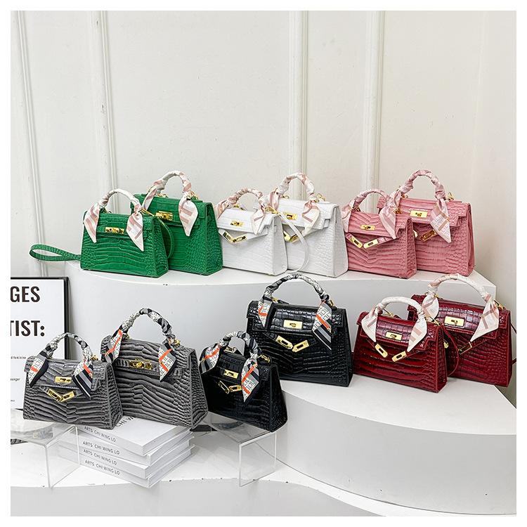 Product Introduction of Cross-Border Texture Kelly Bag 2025 Spring New Handbag Crocodile Pattern Shoulder Bag Retro All-Match Crossbody Women's Bag 18