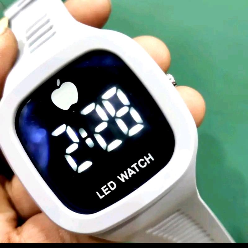 Beli 1 Gratis 1 (Dapat 2 pcs)Jam tangan Fashion Digital Free Box Dan Gelang 2