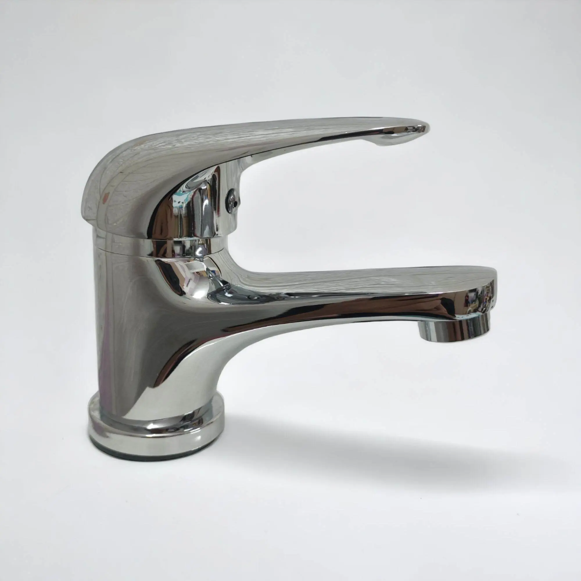 Vòi lavabo nóng lạnh kiểu dáng lùn thân đồng