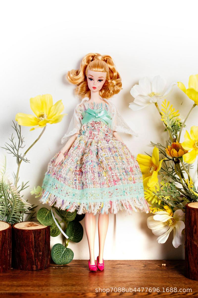 Product Introduction of Xianxian Supermodel Doll Dress Accessories 30cm European and American Style Original Fashion Dress Set 20