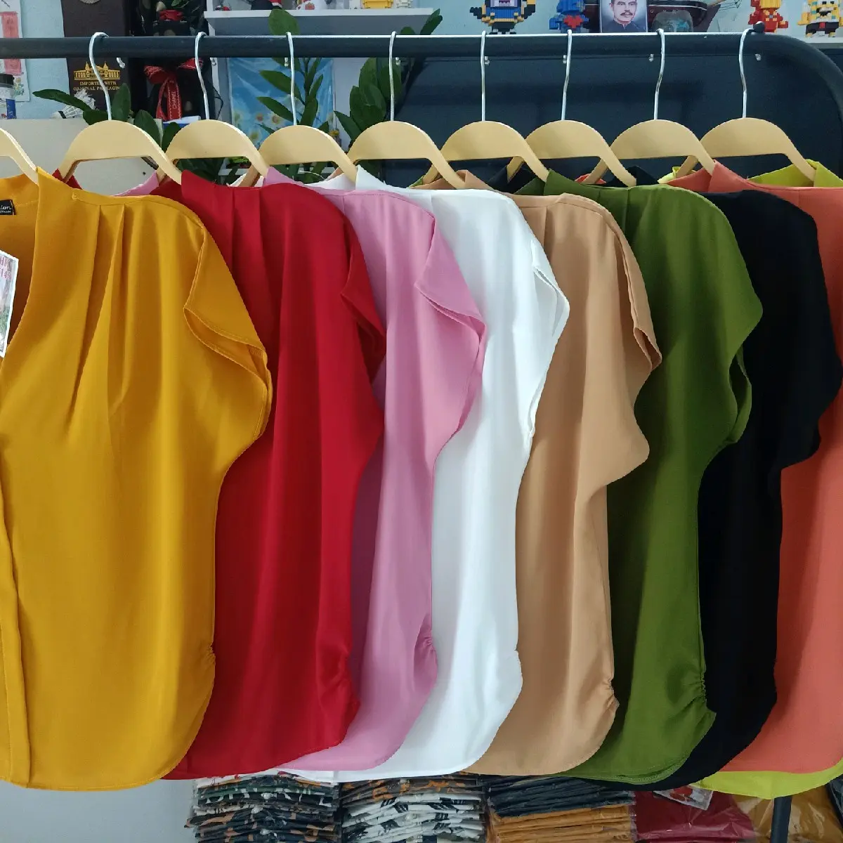 Áo kiểu nữ chất liệu tằm ý mềm mát size từ 50_ đến 62ký