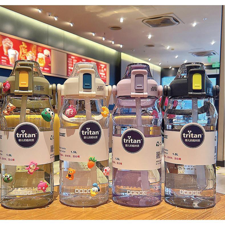 Bình nước 2 lít có chia vạch thể thao cute có ống hút Nắp cốc bật lên tiện lợi và nhanh chóng,thân trong suốt trực quan chiếc  bình Sport Chạy Xe Đạp