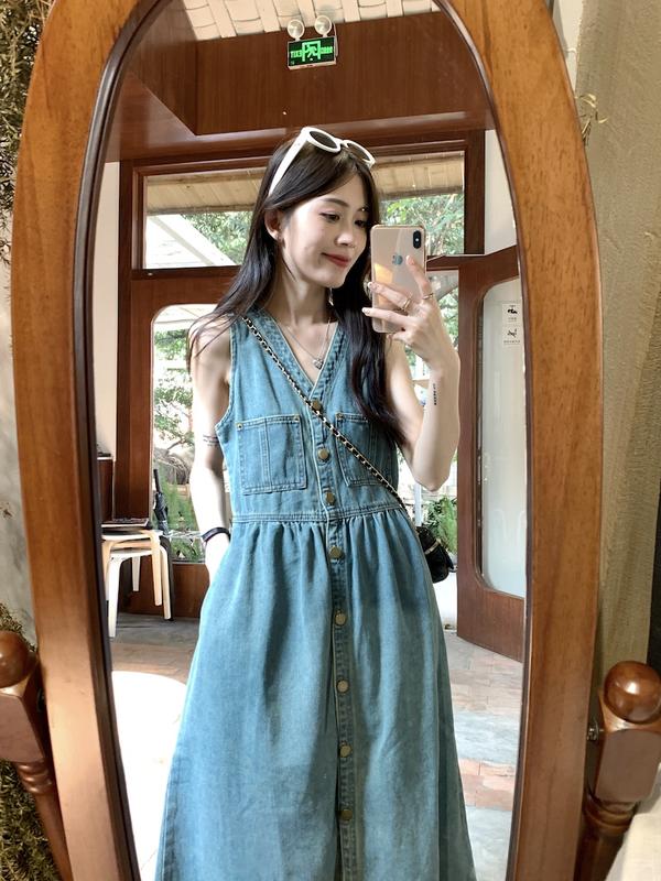 Product Introduction of Y. French Style Temperament V-neck, Vest Denim Dress Casual Womenswear 5