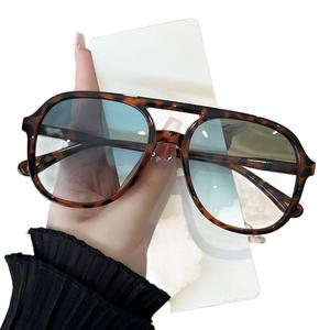 แว่นกันแดดนักบิน สะพานคู่ สไตล์เรโทร แฟชั่น กรอบใหญ่ สลิมมิ่ง สไตล์ยุโรปและอเมริกา ระดับไฮเอนด์ ป้องกันรังสียูวี อินเทรนด์