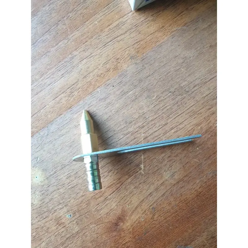 Bép tưới lốp ô tô kèm kẹp đầu nhỏ vào 10mm đầu ra 1mm( tiết kiệm nước vì đầu nhỏ)
