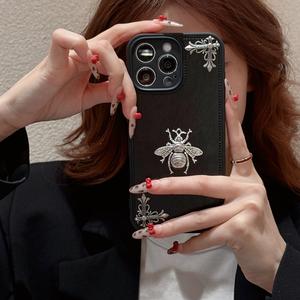 เคสโทรศัพท์, หนัง, เข้ากันได้กับ Apple iPhone 16, การออกแบบผึ้งและผีเสื้อ, ความรู้สึกระดับไฮเอนด์, เหมาะสำหรับ iPhone 15, 14/14 Pro, 13, และ 12, 15 Pro, เคสป้องกันตัวเต็มรูปแบบ, ความรู้สึกมือ, สไตล์คู่รัก, น่ารัก