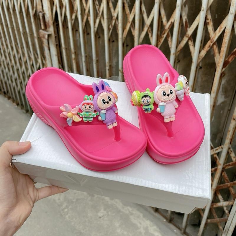 Dép lê bé gái, dép kẹp xỏ ngón cho bé từ 4 đến 12 tuổi hoạ tiết stiker đế độn, chất EVA siêu nhẹ 2