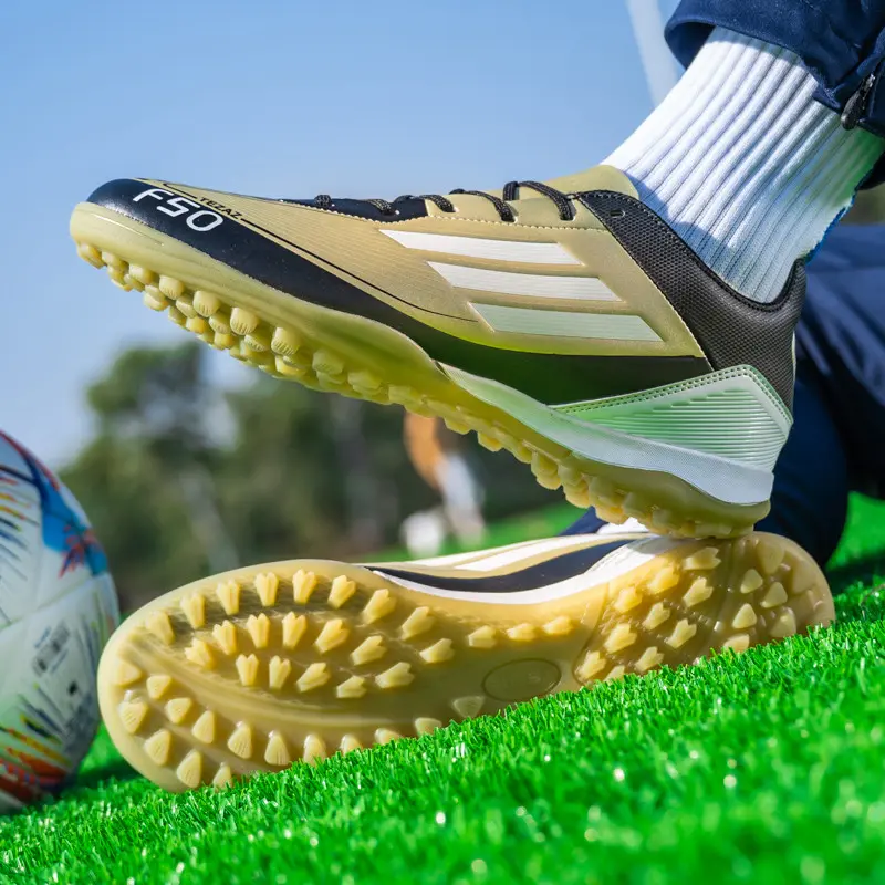 【 European Football Outdoor Sports】New Men Futsal Football Boots Sport Indoor Soccer Shoes Ultralight Non-Slip Non Slip Turf Comfortable Grass Adult Cleats
