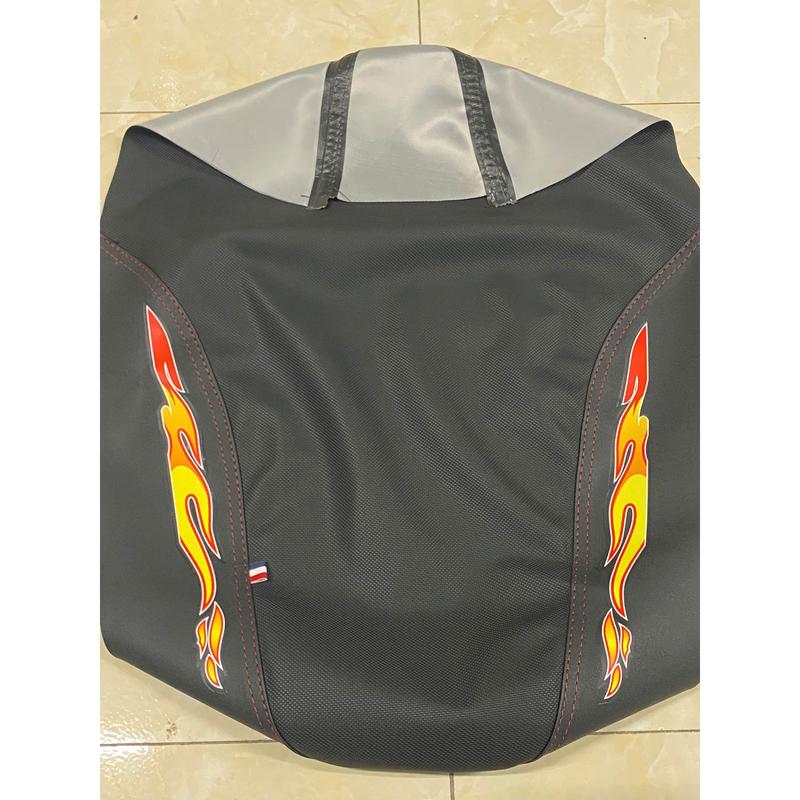  Vỏ Yên Xe Máy Da Yên Xe Máy 5D Mẫu Lửa May Viền Chỉ Đỏ Cho Wave và Sirius - Da Yên Xe Máy 