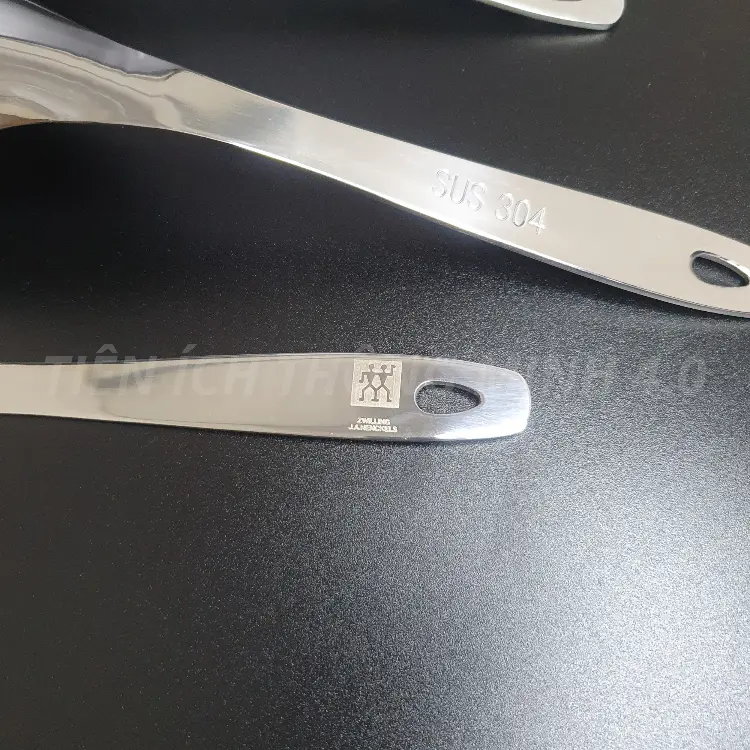 Muôi canh Đức hàng xuất inox 304, Chất liệu inox cao cấp, thân muôi dầy dặn, cầm nắm chắc tay 2