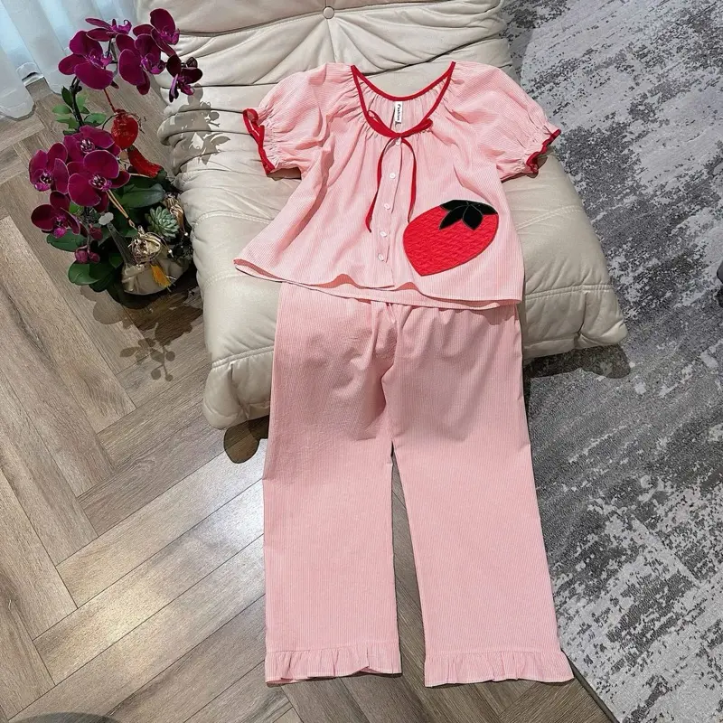 Set bộ cộc dài chất linen bột mềm mỏng nhẹ kèm trái dâu thêu cute by Channg Bee
