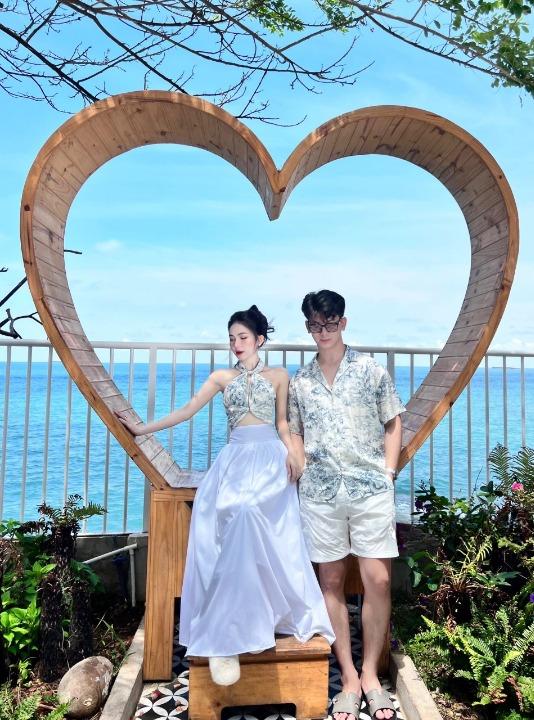 Product Introduction of Set Đồ Đi Biển Set Đầm Nữ Và Áo Sơ Mi Nam Chất Vải Lụa Hàn Châu Áo Yếm Nữ Có Đệm Ngực Chun Lưng Chân Váy Dài Có Khoá 26