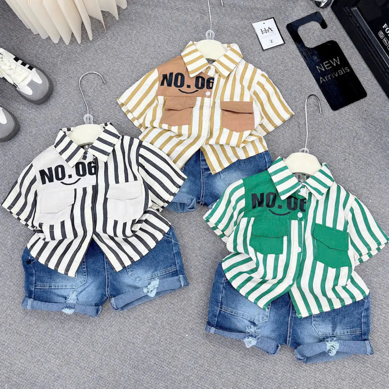[TẶNG KÈM MẮT KÍNH]  SET ÁO SƠ MI SỌC PHỐI QUẦN JEAN RÁCH CHO BÉ [9-26KG]