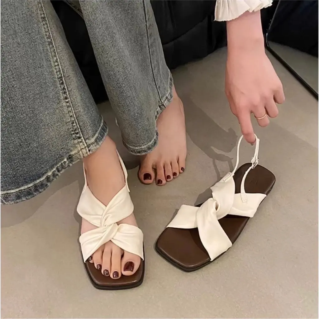 ￼[CHỌN TĂNG SIZE ]Sandal Nữ Mũi Vuông Quai Xoắn Đế Bằng Hot Hit S005