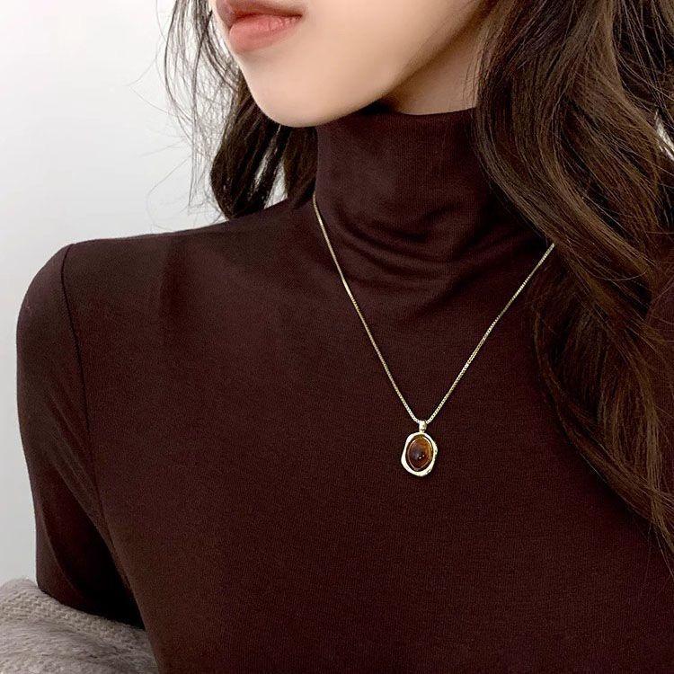 Product Introduction of 2025 Popular Amber Twin Golden Sweater Necklace for Girls Autumn and Winter New Light Luxury High-Grade Sense Niche Sweater Chain 5