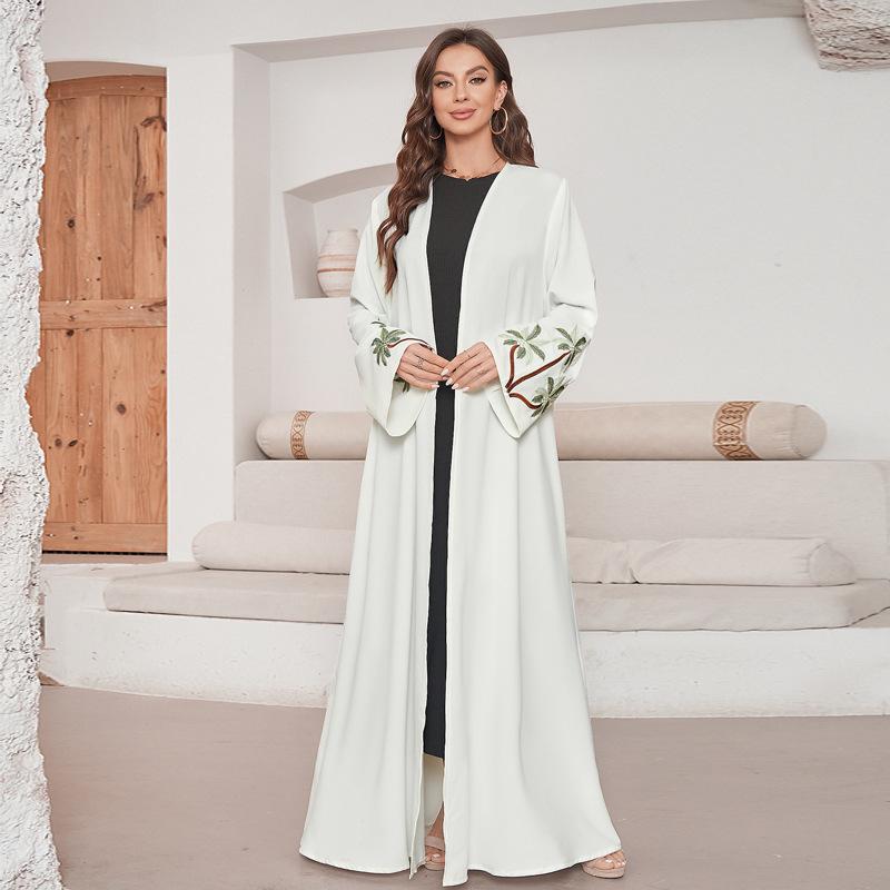 Product Introduction of Discount Factory 2024 New Middle East Muslim Clothing Fashion Elegant Cardigan Embroidered Dress Robe in Stock 6