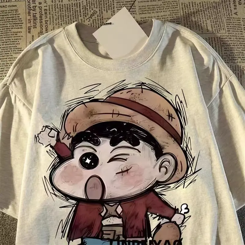 Áo Thun ngắn Tay In Hình Shin-chan Bút Chì Màu Hoạt Hình Cổ Điển Nhật Bản, Unisex, Dáng Rộng Vừa Vặn, Thích Hợp Cho Mùa Hè, Phong Cách Đường Phố Cao Cấp, Áo Tay Lửng Cặp Đôi, 12 2