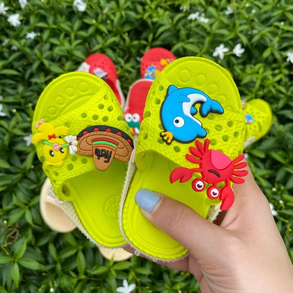 Dép tổ ong nhỏ cho bé tập đi tặng sticker nhiều màu nhiều lỗ thoáng khí thoải mái cho bé đi lại