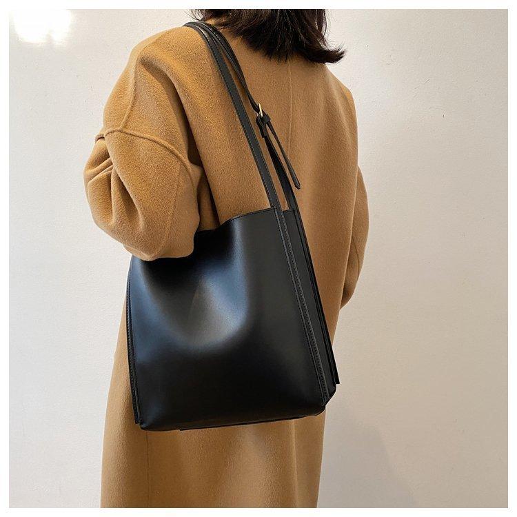 Product Introduction of One bag on the shoulder, retro-large tote bag of women, fashionable bag 13