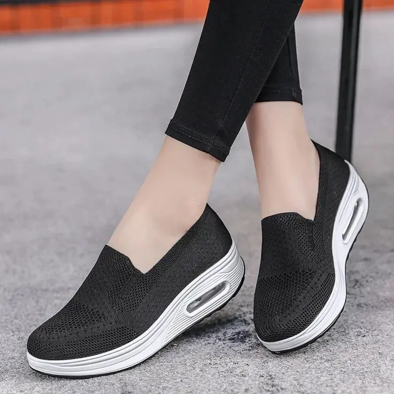 Women's flat sports shoes comfortable light thick sole breathable mesh women's shoes Walking Shoes Girl