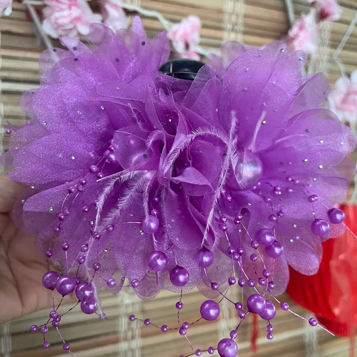 Kẹp hạt mẫu đơn lông vũ có nhiều màu sắc .phong cách dễ thương .hàng mới về kẹp cá mập 13 cm