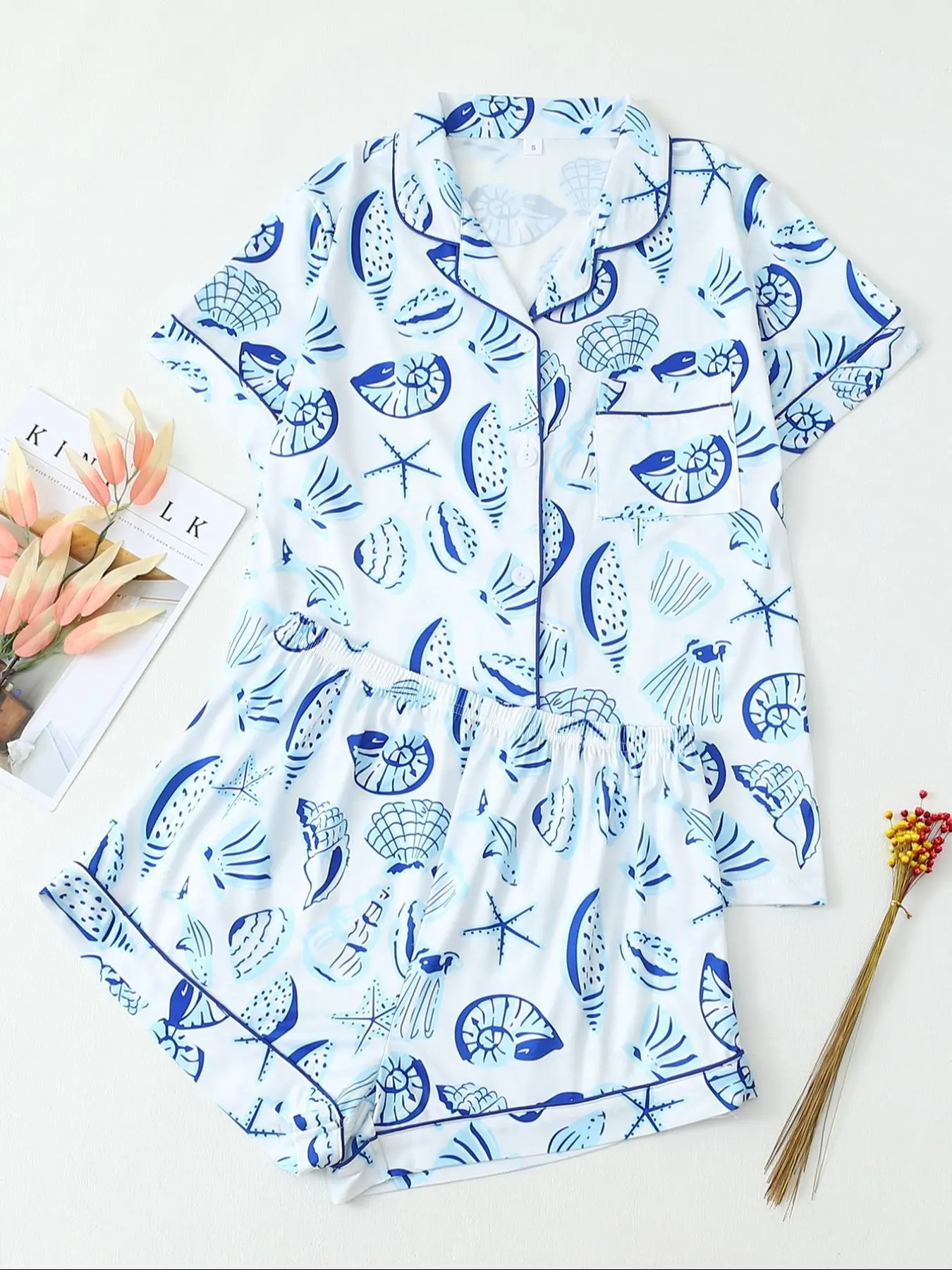 Women's All Over Print Lapel Shirt & Elastic Waist Shorts Pyjama Two-piece Set, Casual Comfy Short Sleeve Pocket Button Up Top & Shorts PJ Set, Ladies Sleepwear for All Seasons, Loungewear