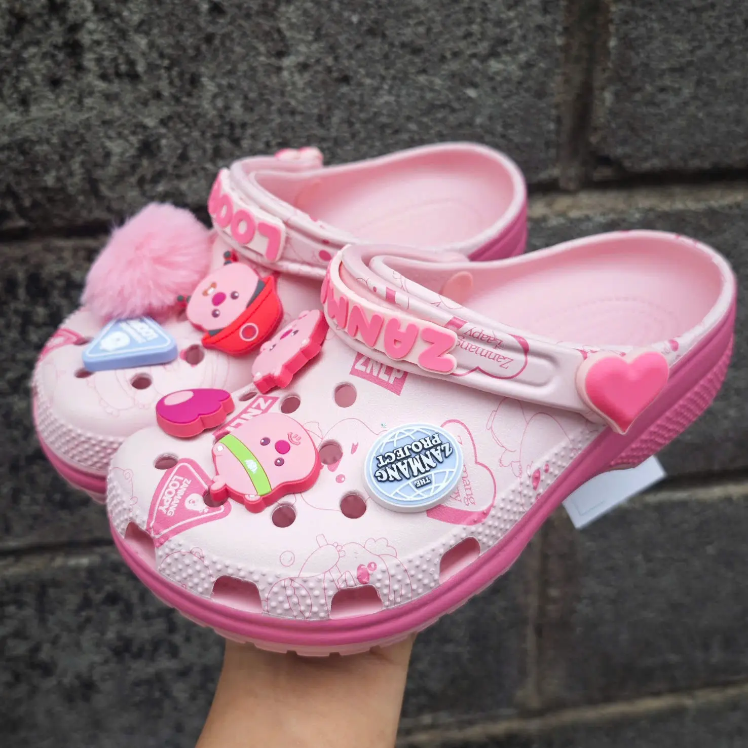 Dép cross loopy samzang  thời trang nữ cao cấp - đủ size 35-39 - tặng kèm charm gắn như hình
