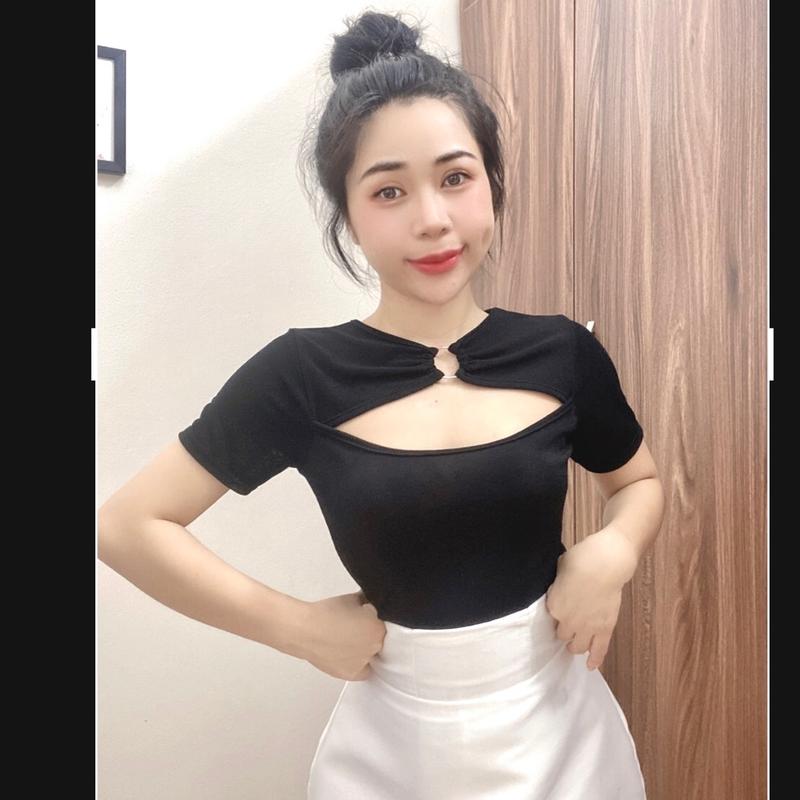Áo Nhũ Cộc Tay Hở Ngực Phối Khuyên Tròn Sang Chảnh 1